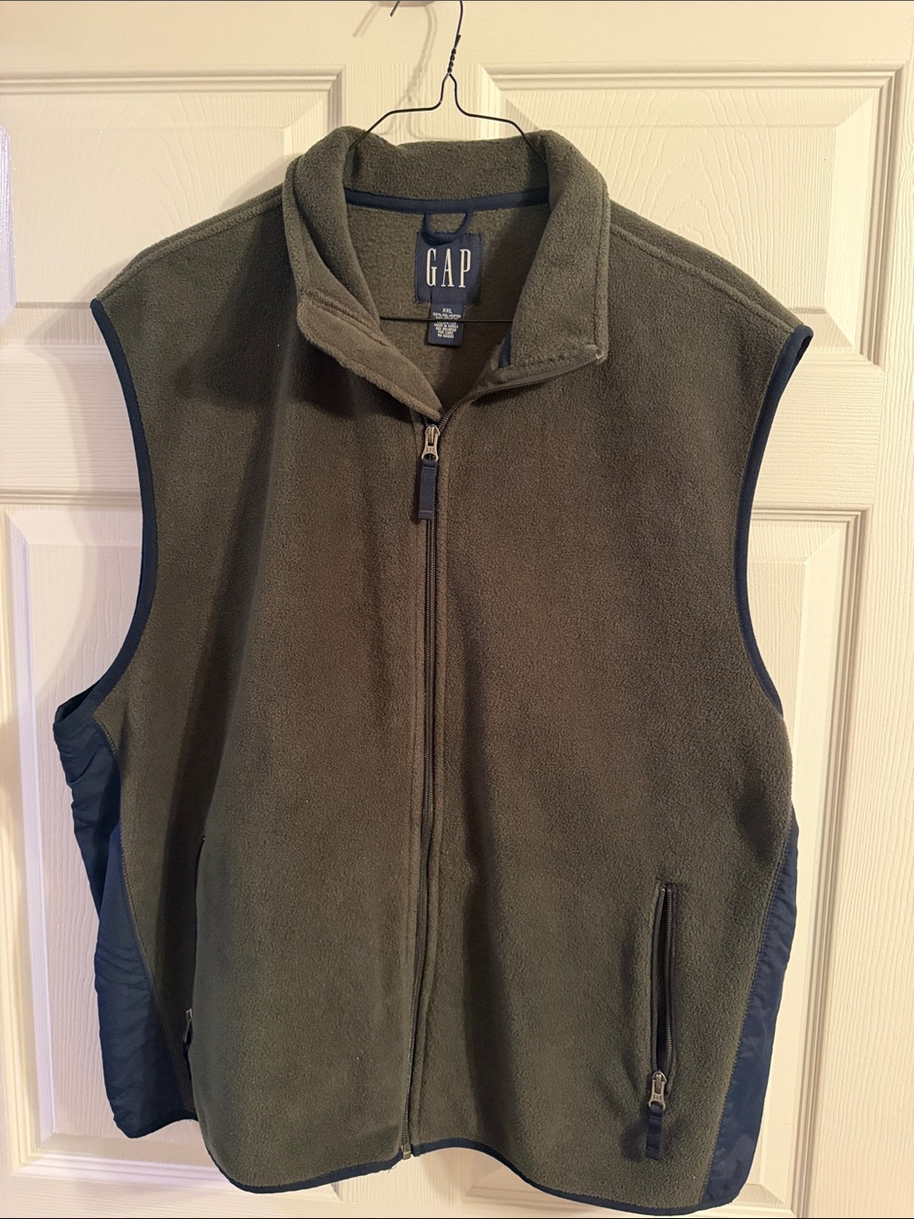 GAP Men's Olive Green Fleece Vest with Navy Trim